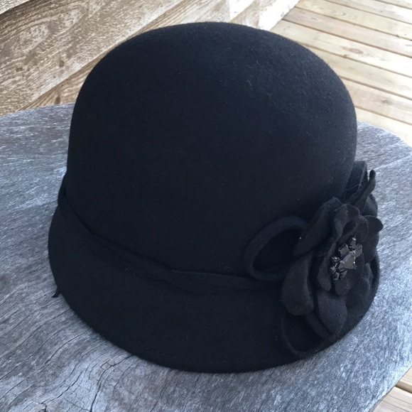 Ladies Black Felt Cloche Hat - Picture 3 of 6